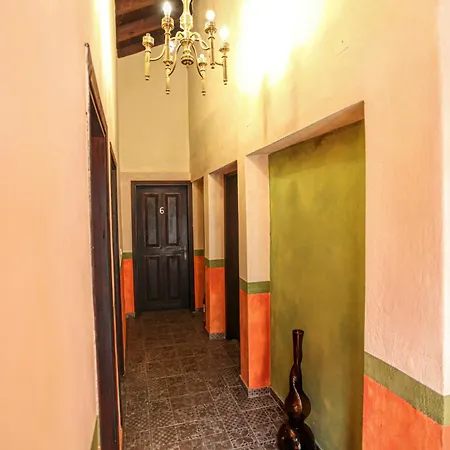Mythos Mini-hôtel 3*